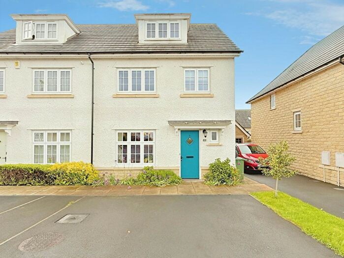 4 Bedroom Semi-Detached House For Sale In Bletchley Way, Horsforth, Leeds, LS18