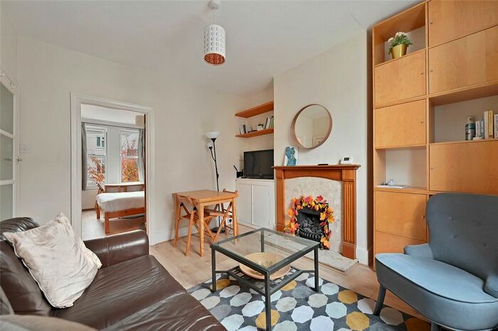 2 Bedroom Flat To Rent In Westville Road, London, W12