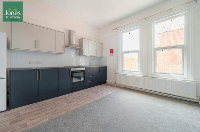 Flat To Rent In Shelley Road, Worthing, West Sussex, BN11
