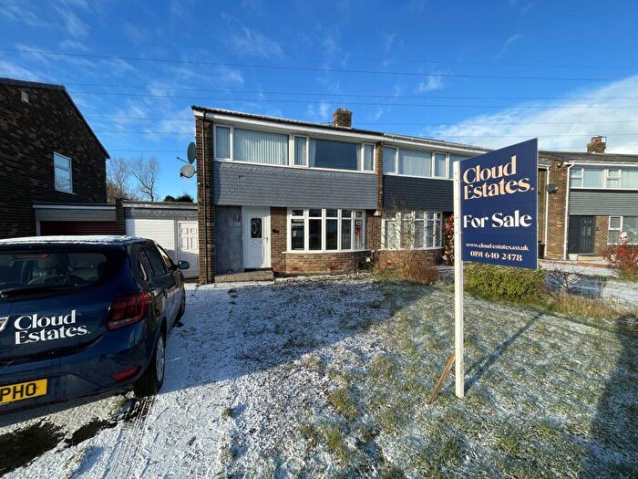 3 Bedroom Semi-Detached House For Sale In Casterton Grove, Chapel Park, Newcastle Upon Tyne, NE5