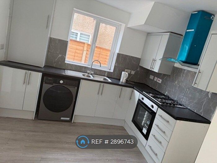 5 Bedroom Semi-Detached House To Rent In Devonshire Road, Manchester, M46