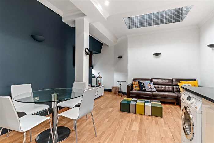 2 Bedroom Flat For Sale In Castle View, Parliament Square, Hertford, SG14