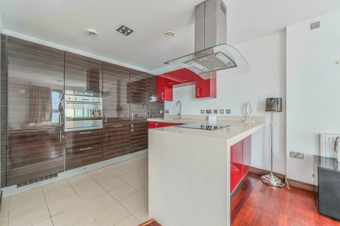 2 Bedroom Flat To Rent In Bridges Court Road, Battersea, London, SW11