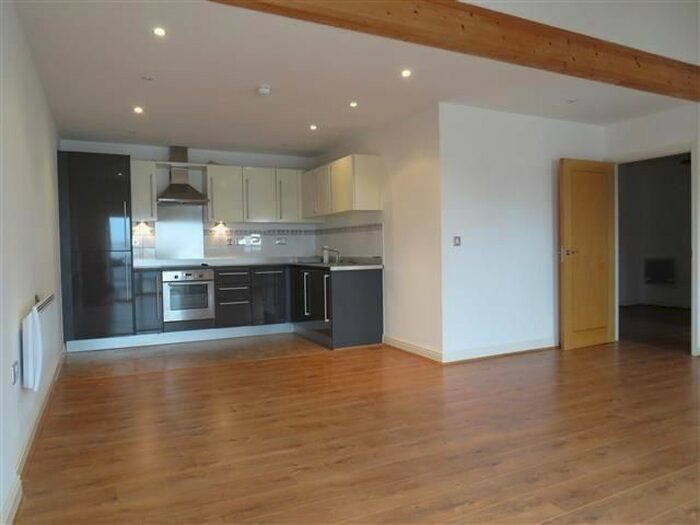2 Bedroom Flat To Rent In Trafalgar Gardens, Crawley, RH10