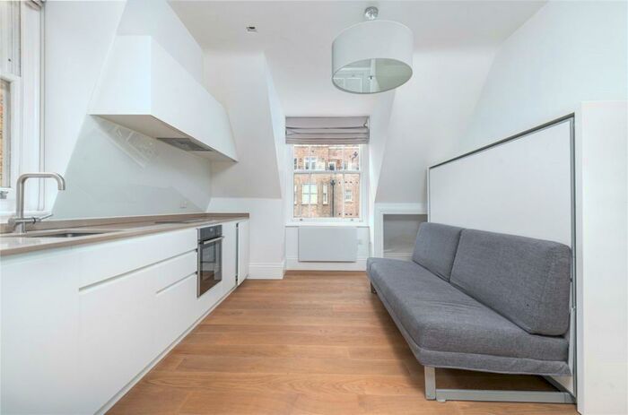 Flat To Rent In Colosseum Terrace, London, NW1