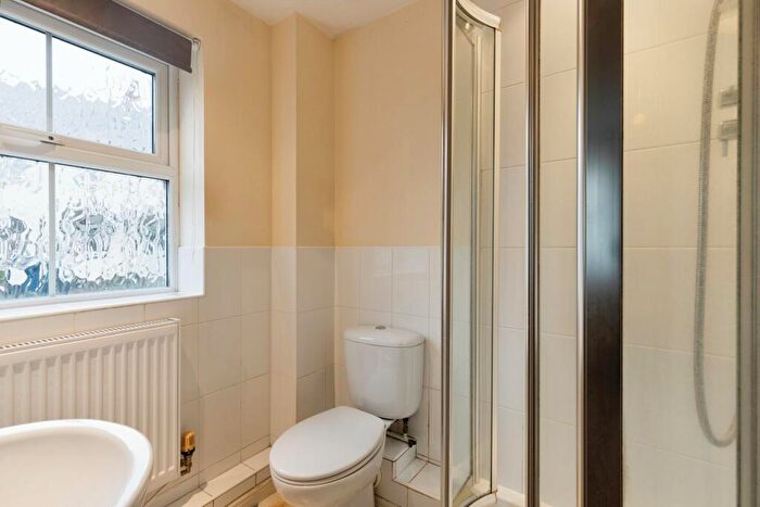 2 Bedroom Flat To Rent In Deans Court, Bishops Cleeve, GL52