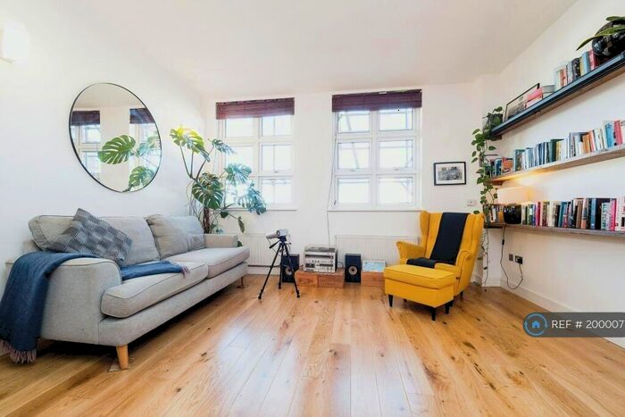 2 Bedroom Flat To Rent In Manbey Park Road, London, Uk, E15