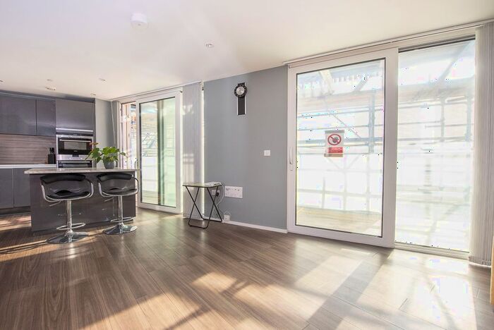 2 Bedroom Flat To Rent In Buckhold Road, London, SW18