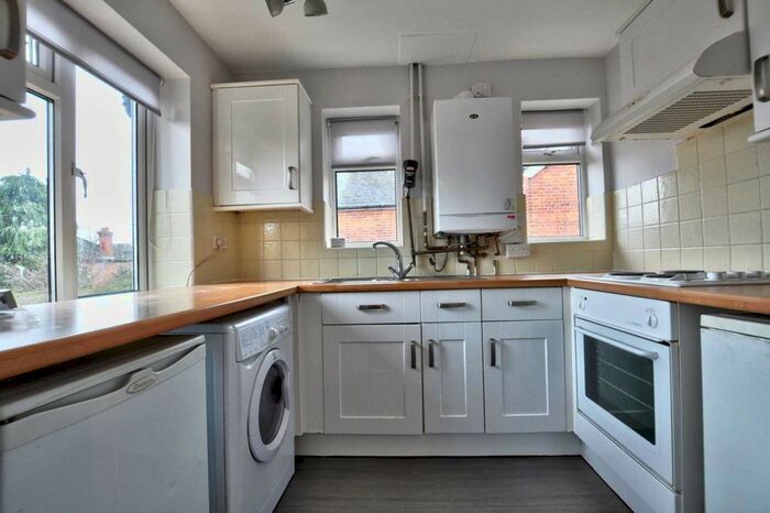 2 Bedroom Flat To Rent In Beaumont Rise, Central Marlow SL7