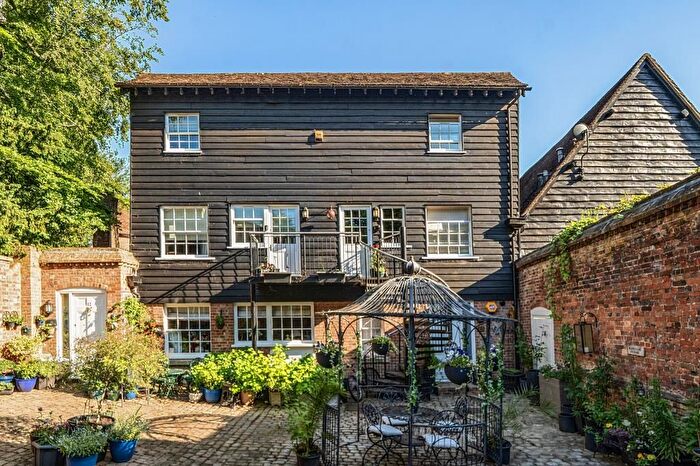 1 Bedroom Flat For Sale In Prebendal House, Aylesbury Old Town, HP20