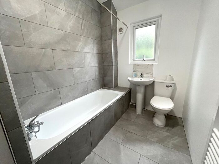 4 Bedroom Property To Rent In Vicarage Road, Watford, WD18