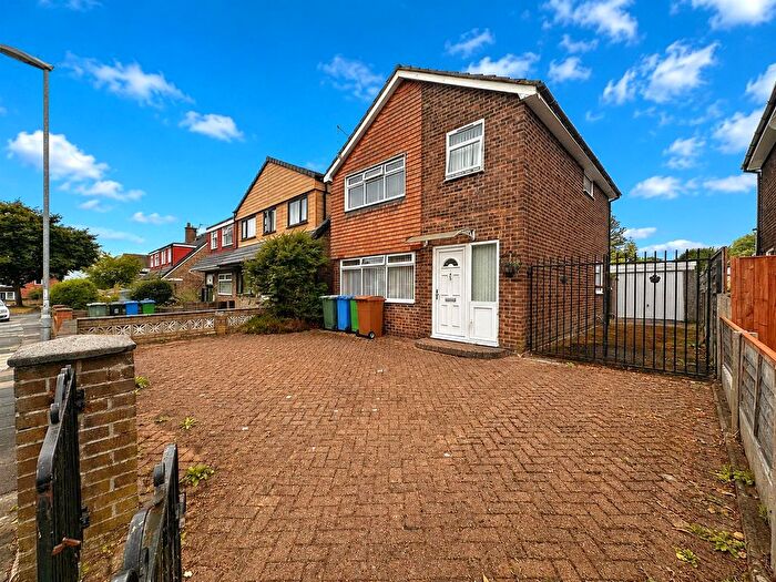 3 Bedroom Detached House For Sale In Boarshaw Crescent, Middleton, Manchester, M24
