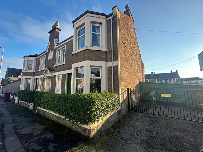 2 Bedroom Flat To Rent In Queen Street, Broughty Ferry, Dundee, DD5
