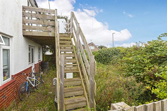 6 Bedroom Property For Sale In West End Way, Lancing, BN15
