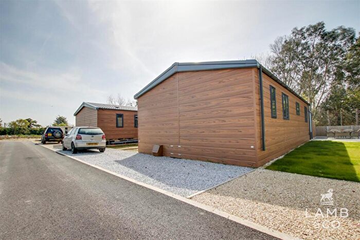 2 Bedroom Park Home For Sale In Seven Acres, St Johns Road, Clacton-on-Sea, CO16