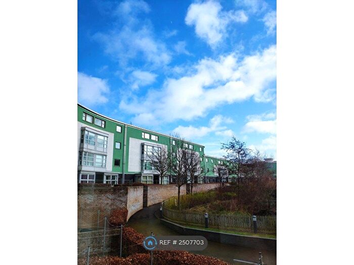 3 Bedroom Flat To Rent In Slateford Green, Edinburgh, EH14
