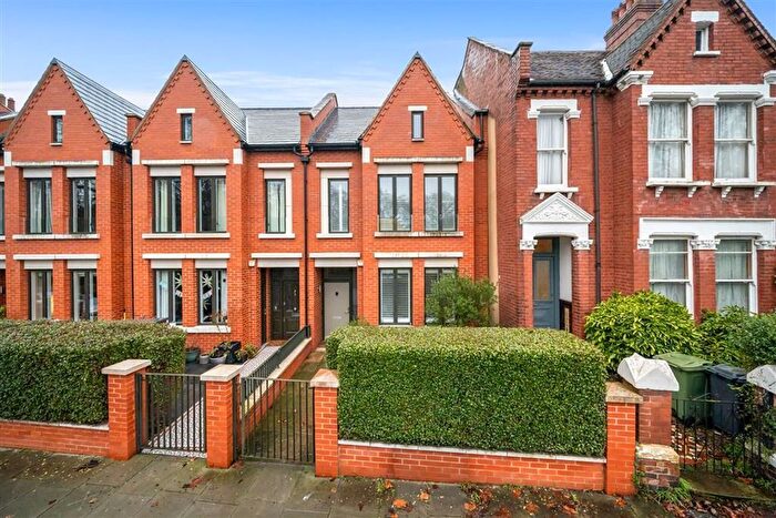 5 Bedroom Property For Sale In Calais Street, Camberwell, SE5