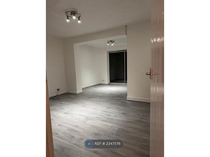 2 Bedroom Detached House To Rent In Windfield Close, Manchester, SK8