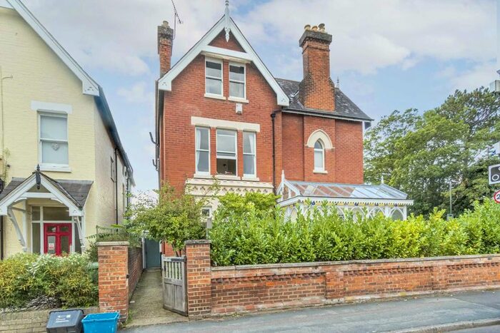 Studio To Rent In Lower Teddington Road, Hampton Wick, Kingston Upon Thames, KT1