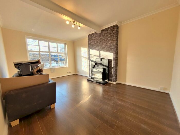 1 Bedroom Flat To Rent In Colney Hatch Lane, London, N10