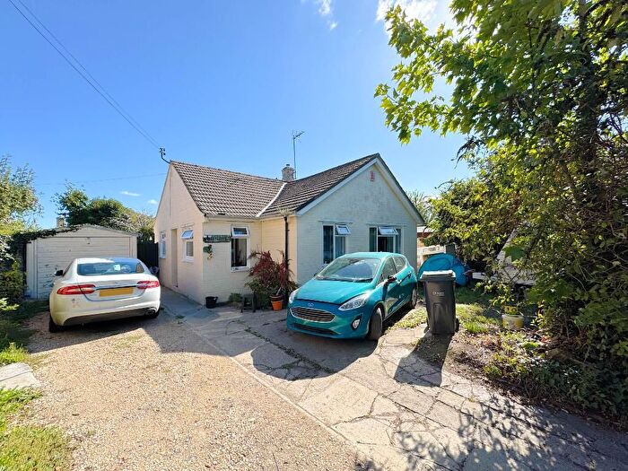 3 Bedroom Bungalow For Sale In Islington, Trowbridge, Wiltshire, BA14