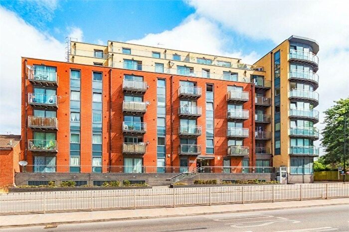 2 Bedroom Flat For Sale In Bath Road, Slough, SL1