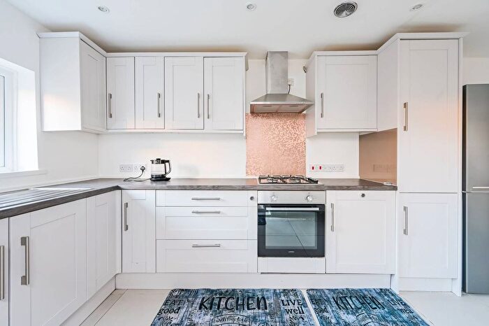 4 Bedroom Terraced House To Rent In Bow Common Lane, Bow, London, E3