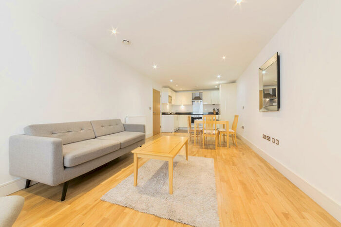2 Bedroom Apartment To Rent In Indescon Square, Docklands, London, E14