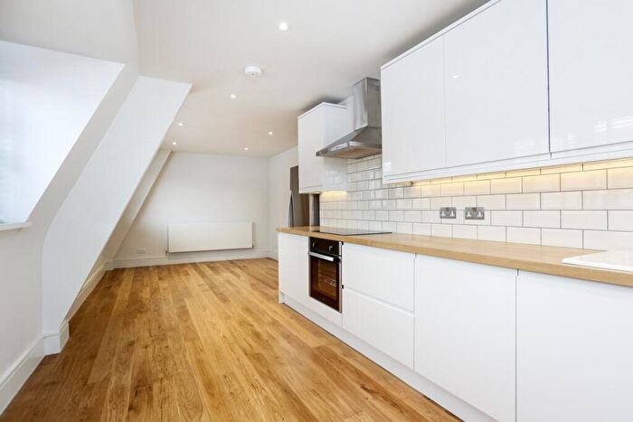 3 Bedroom Apartment To Rent In Union Street Kingston Upon Thames, KT1
