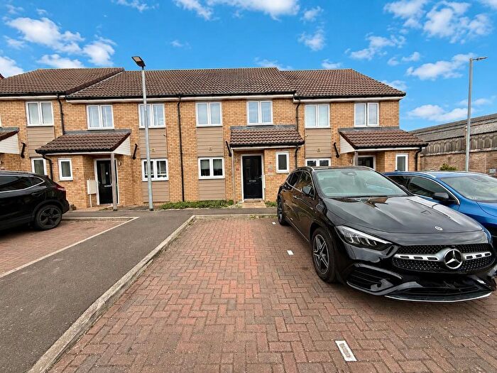 2 Bedroom Terraced House For Sale In Arundel Road, Leagrave, Luton, Bedfordshire, LU4