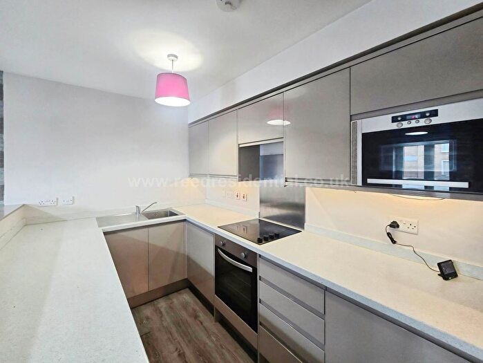 2 Bedroom Flat To Rent In Leigh Road, Leigh On Sea, SS9