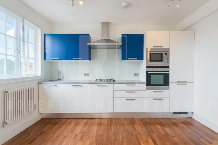 2 Bedroom Flat To Rent In Golders Green Crescent, London, NW11