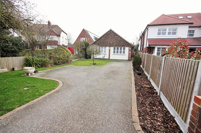 2 Bedroom Detached Bungalow For Sale In Rosslyn Road, Billericay, CM12