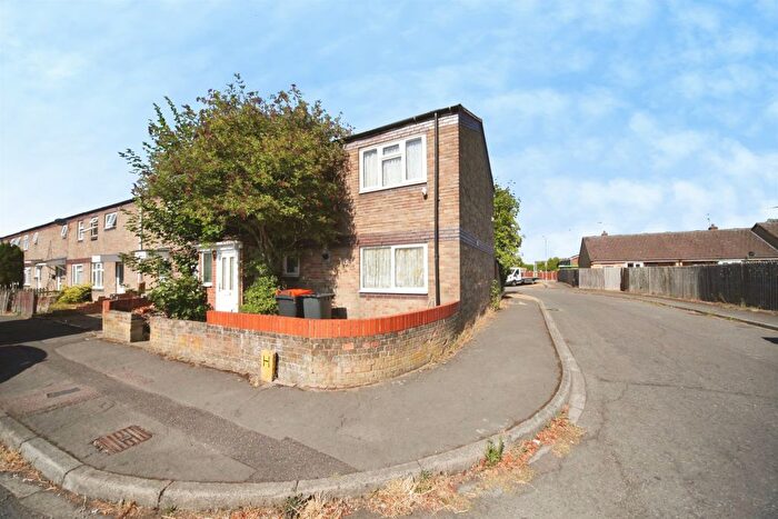 4 Bedroom End Of Terrace House For Sale In Trident Drive, Houghton Regis, Dunstable, LU5
