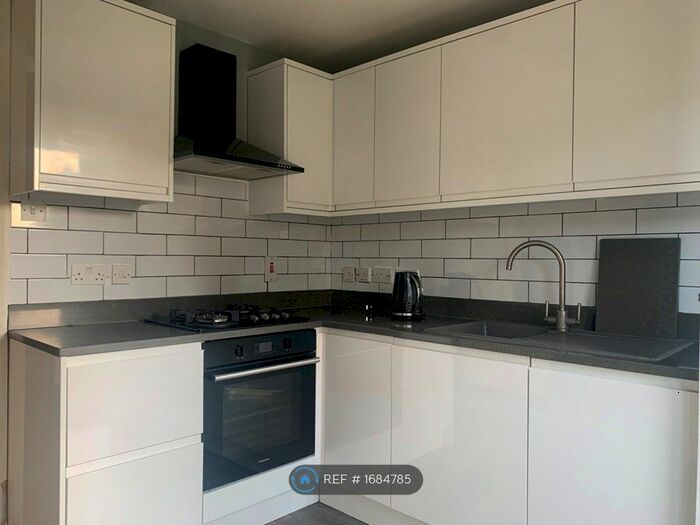 2 Bedroom Bungalow To Rent In Rose Lane, Romford, RM6