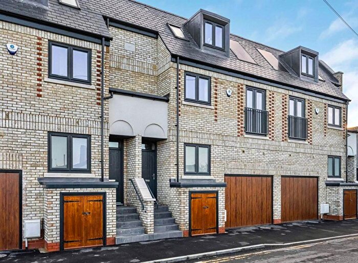 3 Bedroom End Terrace House For Sale In Send Road, Reading, RG4