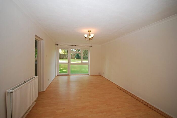 1 Bedroom Flat To Rent In Moliner Court, Brackley Road, Beckenham, BR3