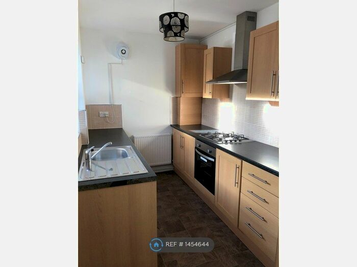 4 Bedroom Terraced House To Rent In Hough Lane, Leeds, LS13