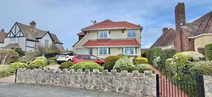 4 Bedroom Detached House For Sale In Rockfield Drive, Llanrhos, LL30