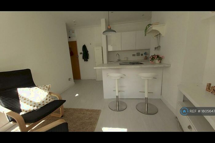 1 Bedroom Flat To Rent In York Road, Guildford, GU1