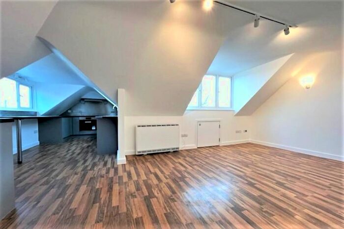 1 Bedroom Flat To Rent In Queens Road, Hendon, NW4