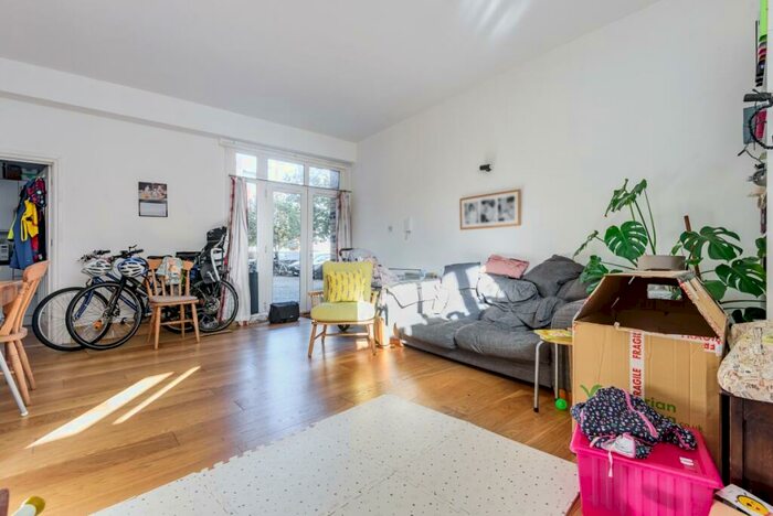 2 Bedroom Flat To Rent In Hopewell Street, Camberwell, London, SE5
