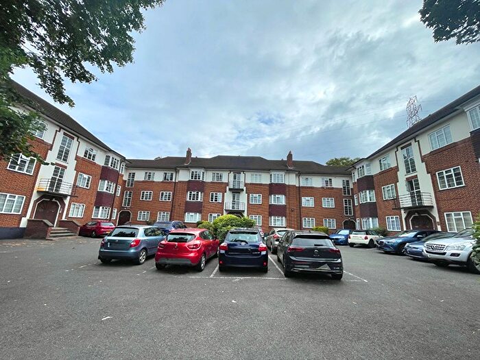 2 Bedroom Flat To Rent In St. Thomas Drive, Pinner, Greater London, HA5