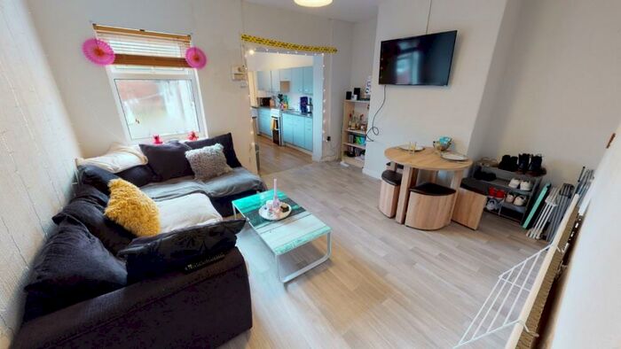 3 Bedroom Terraced House To Rent In Newland St West - Student House For /, LN1