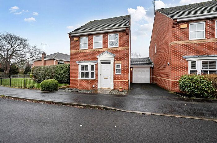 3 Bedroom Link Detached House For Sale In Rayner Drive, Arborfield, Reading, Berkshire, RG2