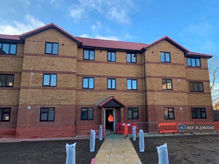 2 Bedroom Flat To Rent In Redwood Grove, Bedford, MK42