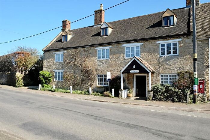 5 Bedroom Semi-Detached House For Sale In Troy Lane, Kirtlington, OX5