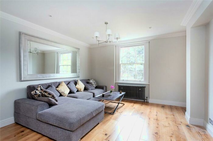 3 Bedroom Apartment To Rent In Essex Road, Islington, N1