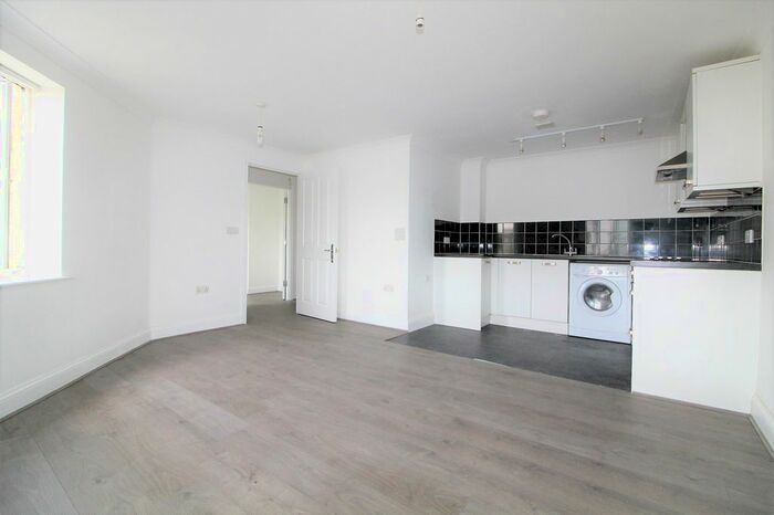 2 Bedroom Flat To Rent In Blacksmiths Court, 90 Green Lanes, London N13