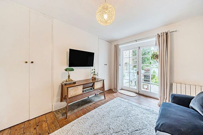 1 Bedroom Flat To Rent In Rosehill Road, London, SW18
